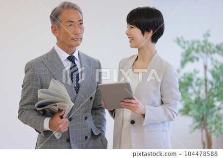 The president who thinks of himself as a secretary who tells the schedule_1 The president who thinks of himself as a secretary who tells the schedule_1 104478588