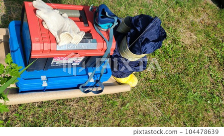 Examples of termite extermination Materials Background (equipment for extermination) Examples of termite extermination Materials Background (equipment for extermination) 104478639