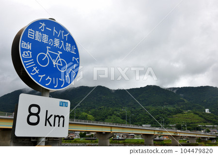Oi Matsuda Sakawa River cycling course distance display board Oi Matsuda Sakawa River cycling course distance display board 104479820