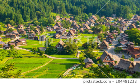 Shirakawa-go in summer (evening view) 104481238