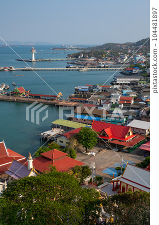 泰王國春武里島西昌島的碼頭和城市景觀 泰王國春武里島西昌島的碼頭和城市景觀 104481897