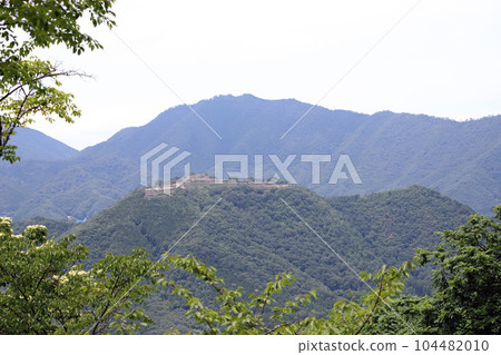 從立雲峽第二展望台看到的竹田城跡(兵庫縣朝來市竹田城跡) 從立雲峽第二展望台看到的竹田城跡(兵庫縣朝來市竹田城跡) 104482010