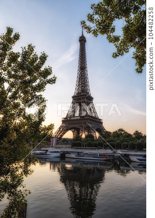 Eiffel Tower Seine River Sunrise View 104482258