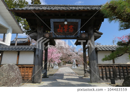 山梨縣南阿爾卑斯市上一之瀨 著名的賞櫻勝地高峰山妙靈寺 山梨縣南阿爾卑斯市上一之瀨 著名的賞櫻勝地高峰山妙靈寺 104483559