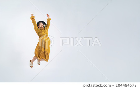 Fashionable woman jumping Fashionable woman jumping 104484572