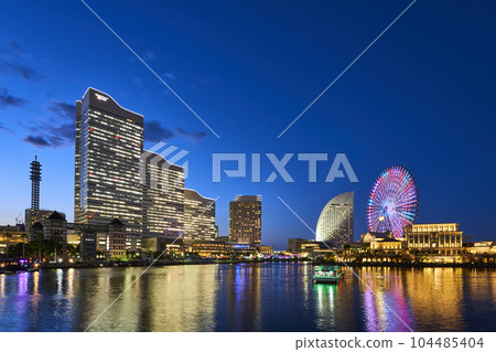 橫濱港未來區的夜景 橫濱港未來區的夜景 104485404