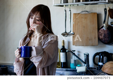 woman suffering from stress woman suffering from stress 104487073