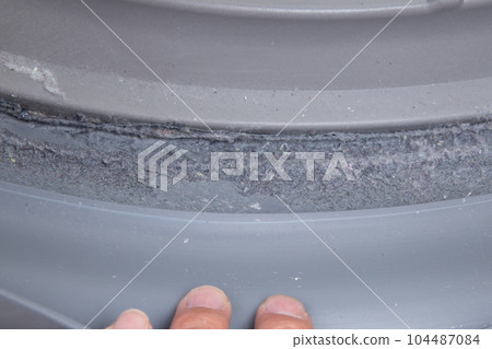 Lint, dust, and dirt in the rubber packing of the drum-type washing machine door 104487084