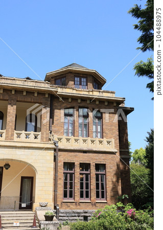 Scenery of the main residence Western-style building seen from the former Marquis Maeda's lawn in Komaba, Meguro-ku, Tokyo 104488975