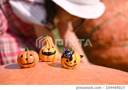 halloween pumpkin and girl 2 104489023