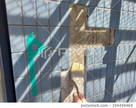 Tile construction 104489468