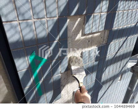 Tile construction 104489469