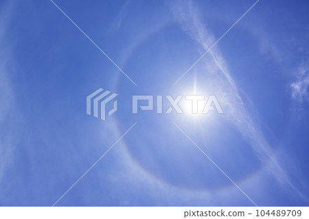 夏天的天空和太陽光暈橫濱 夏天的天空和太陽光暈橫濱 104489709