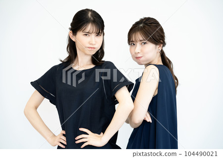 兩個憤怒的女人 104490021