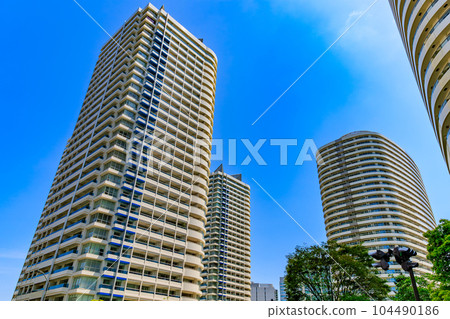 Tower apartments in the Minato Mirai 21 district, Yokohama City, Kanagawa Prefecture Tower apartments in the Minato Mirai 21 district, Yokohama City, Kanagawa Prefecture 104490186