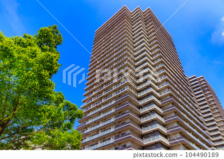 Tower apartments in the Minato Mirai 21 district, Yokohama City, Kanagawa Prefecture 104490189