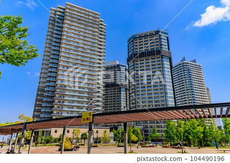 Tower apartments in the Minato Mirai 21 district, Yokohama City, Kanagawa Prefecture 104490196