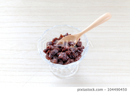 Non-oil raisins served in a glass dish Non-oil raisins served in a glass dish 104490450