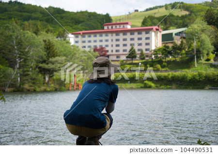 站在湖邊的女人 站在湖邊的女人 104490531