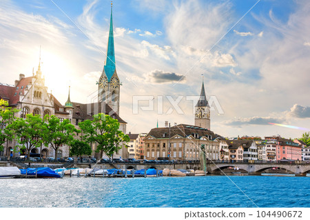 Fraum nster abbey and St. Peter's church, the two most popular places of visit in Zurich, Switzerland Fraum nster abbey and St. Peter's church, the two most popular places of visit in Zurich, Switzerland 104490672