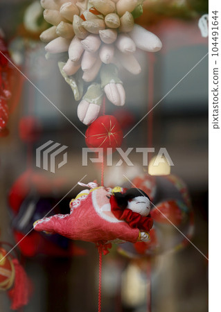 Townscape of Koedo Kawagoe Reflection of dolls made of Japanese cloth and glass in the show window Townscape of Koedo Kawagoe Reflection of dolls made of Japanese cloth and glass in the show window 104491644
