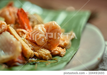 Stir Fried Glass Noodles with Prawn 104491693