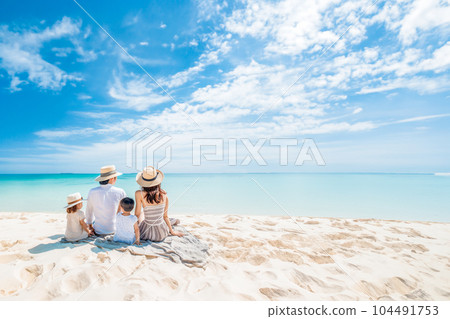 海灘上一家人的背影（AI 生成） 104491753