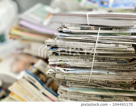 用乙烯基繩綁住的紙板箱 用乙烯基繩綁住的紙板箱 104493170