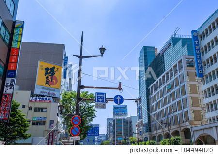 從電車街看到的水道町風景（百貨商店）“水道町風景”（熊本市水道町） 104494020