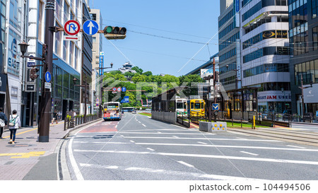 從電車街看到的熊本市風景（百貨商店、市中心、商業區）“鳥町筋風景”（熊本市水道町） 104494506