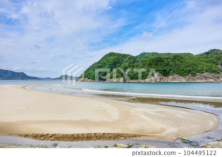 Ishinami Coast (Japan's top 100 beaches) and Koshima (an uninhabited island where cultured monkeys live) 104495122