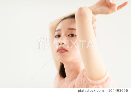 Young woman natural beauty Young woman natural beauty 104495636