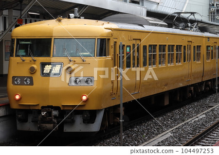 Sanyo Main Line 117 series train (Chugoku area color) Sanyo Main Line 117 series train (Chugoku area color) 104497253