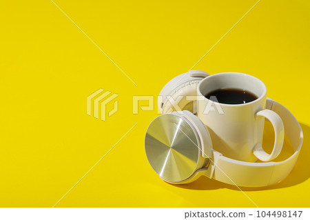 Concept of freelance, composition with hot drink and headphones 104498147