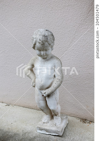 old manneken pis figurine old manneken pis figurine 104501479