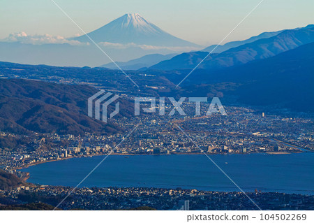 長野縣 / 從高博地高原眺望富士山和諏訪湖街景的美麗夜景 104502269