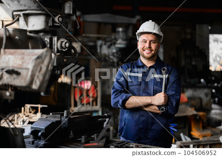 Professional technician worker of manufacturing plant factory 104506952