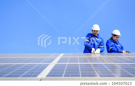 Solar panel station, Engineer installing solar panel at solar energy farm field 104507023