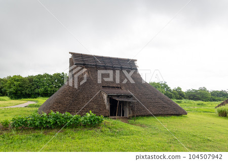 佐賀縣吉野裡歷史公園內經過修復的彌生時代房屋 佐賀縣吉野裡歷史公園內經過修復的彌生時代房屋 104507942