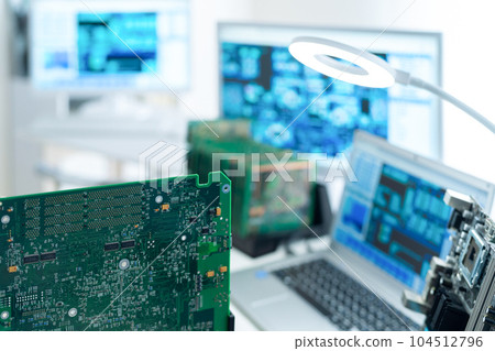 在潔淨室中檢查基材 104512796