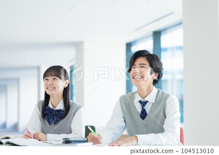 High school students studying at cram school Photography cooperation "LINK FOREST" High school students studying at cram school Photography cooperation "LINK FOREST" 104513010