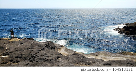 The Pacific Ocean seen from Jogashima Island in early summer [May] 104513151