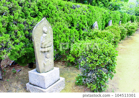 [Kagawa] Oshima in early summer Stone Buddhas of the 88 sacred mountain temples on Oshima 104513301