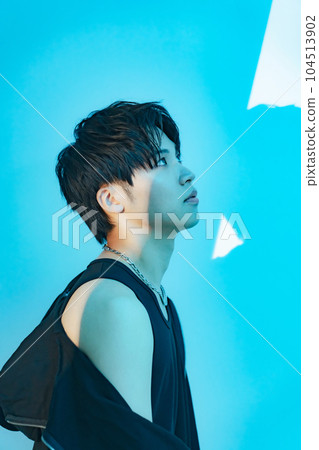 Men's fashion portraits, men's cosmetics, skin care 104513902