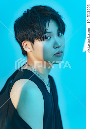 Men's fashion portraits, men's cosmetics, skin care 104513903