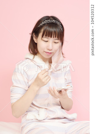 摘掉面具的女人 摘掉面具的女人 104520312