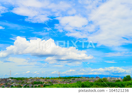 [Osaka Prefecture] July, blue sky and the streets of Sakai City 104521236