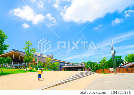 [Osaka Prefecture] Urban scenery around Tennoji Station in the big city with blue sky in July 104521588