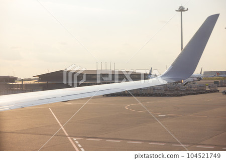 Haneda Airport seen from an airplane 104521749