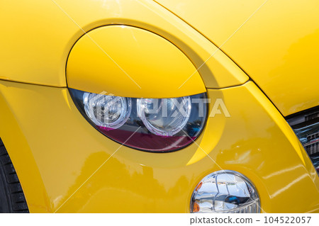 Headlight of the old car 104522057